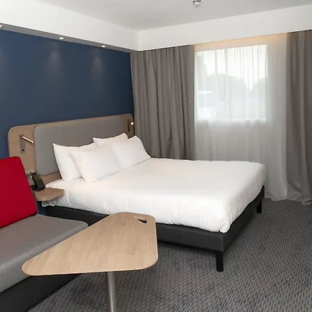 Express Caen By Ihg 3* Epron