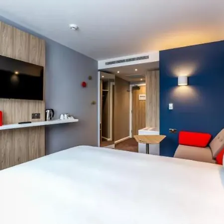 Express Caen By Ihg Hotel 3*