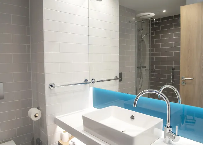 Express Caen By Ihg Hotel 3*